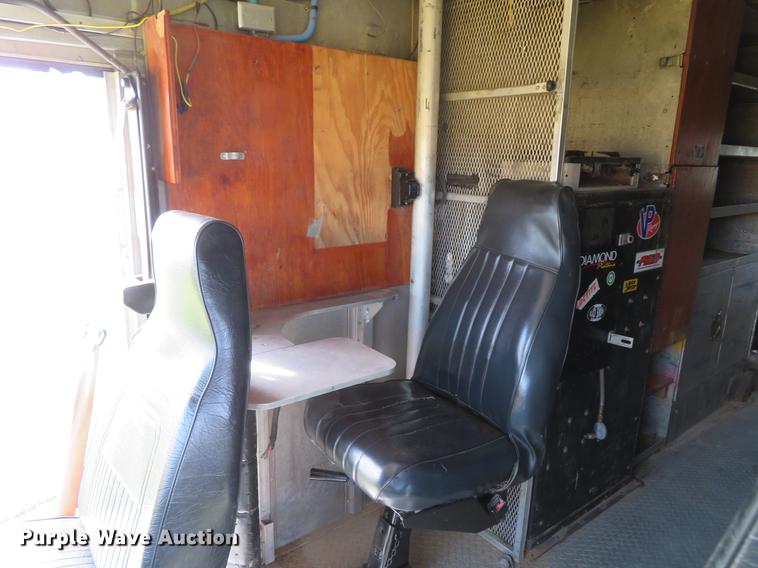 image for item DG3947 2000 Freightliner MT45 delivery truck