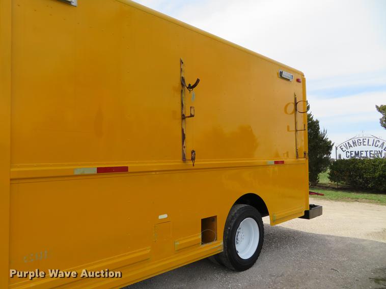 image for item DG3947 2000 Freightliner MT45 delivery truck