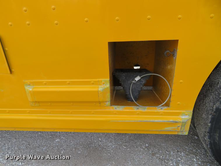 image for item DG3947 2000 Freightliner MT45 delivery truck