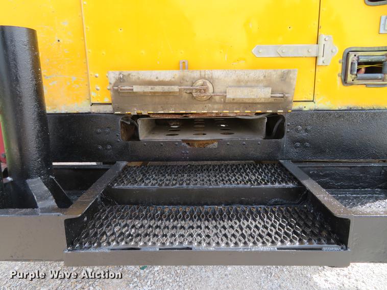 image for item DG3947 2000 Freightliner MT45 delivery truck