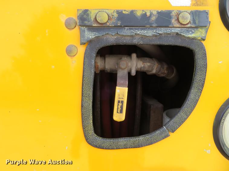 image for item DG3947 2000 Freightliner MT45 delivery truck