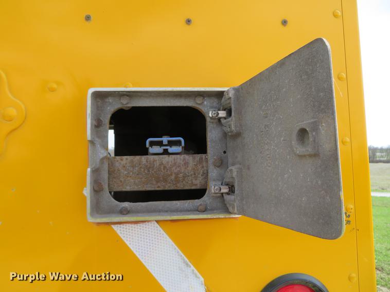 image for item DG3947 2000 Freightliner MT45 delivery truck