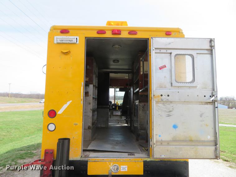 image for item DG3947 2000 Freightliner MT45 delivery truck