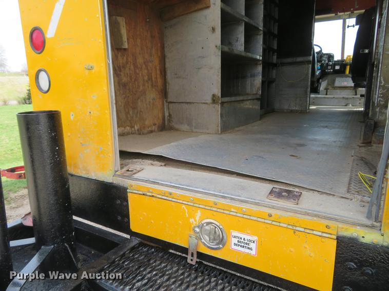 image for item DG3947 2000 Freightliner MT45 delivery truck