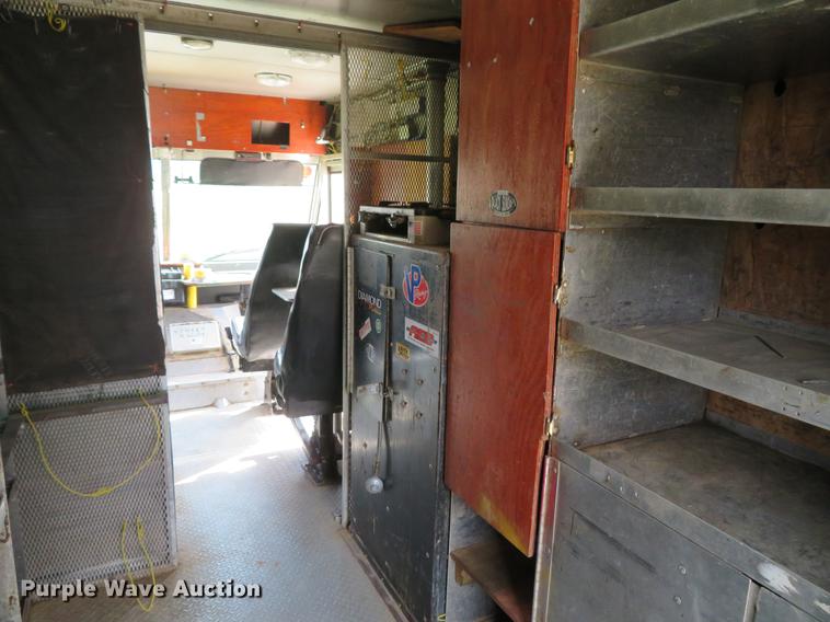 image for item DG3947 2000 Freightliner MT45 delivery truck