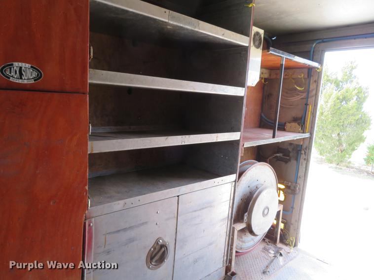 image for item DG3947 2000 Freightliner MT45 delivery truck