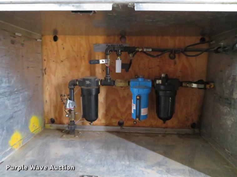 image for item DG3947 2000 Freightliner MT45 delivery truck