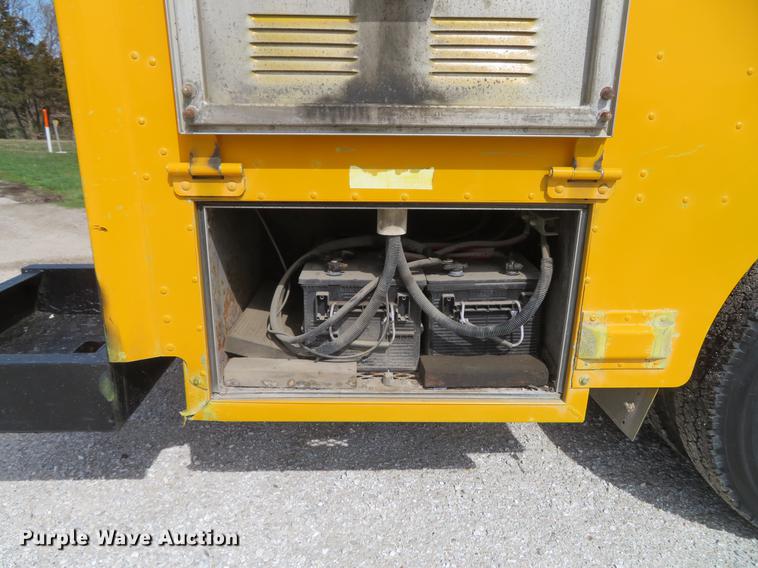 image for item DG3947 2000 Freightliner MT45 delivery truck