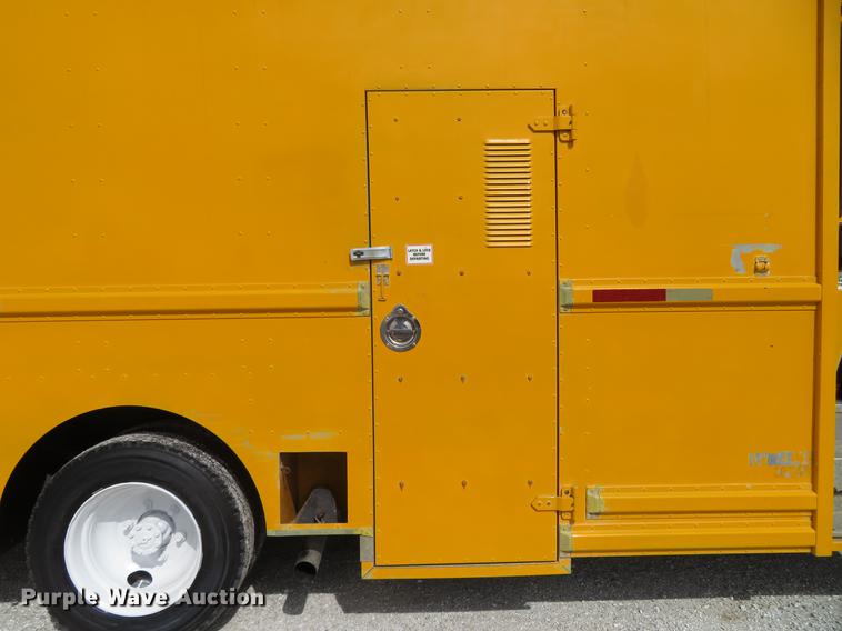 image for item DG3947 2000 Freightliner MT45 delivery truck