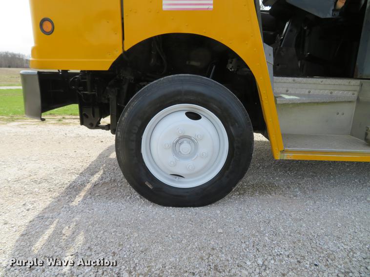 image for item DG3947 2000 Freightliner MT45 delivery truck