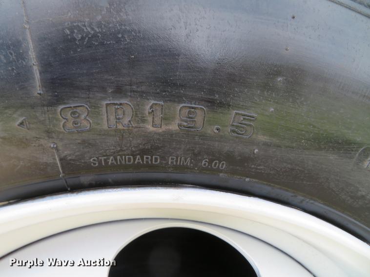 image for item DG3947 2000 Freightliner MT45 delivery truck