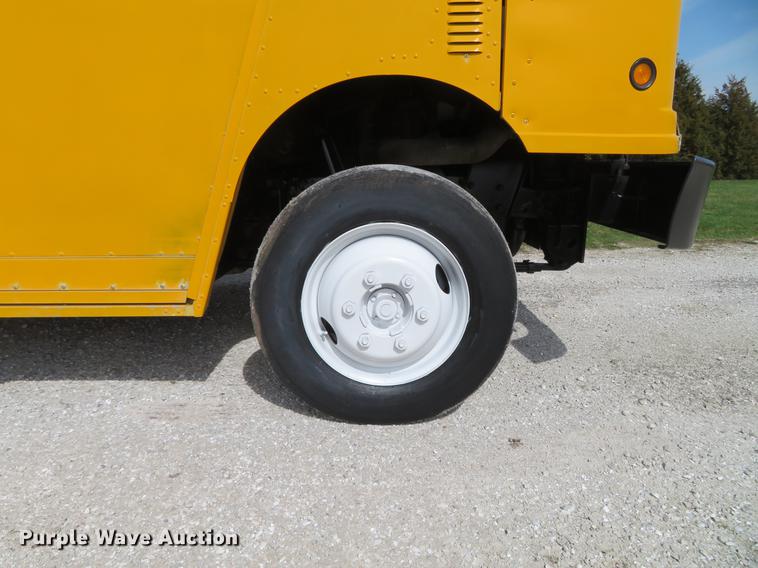 image for item DG3947 2000 Freightliner MT45 delivery truck