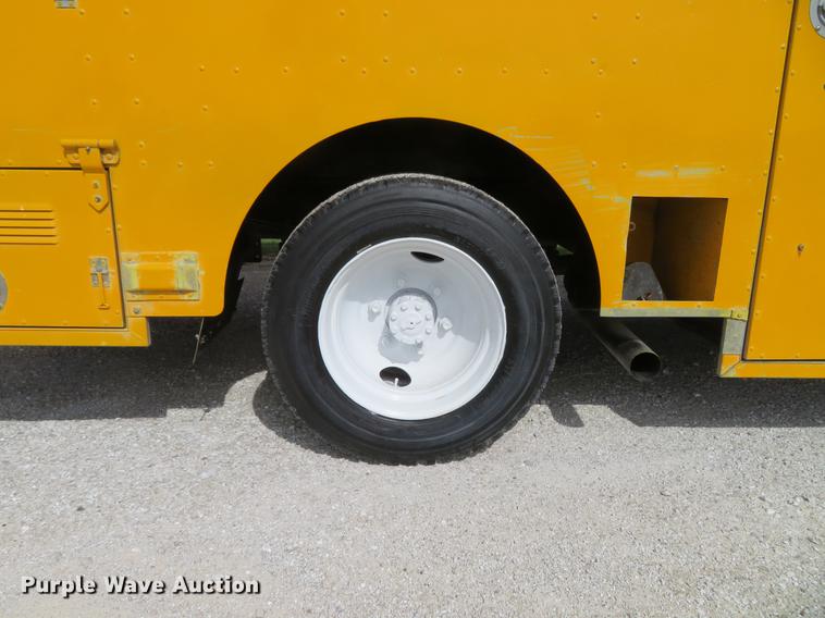 image for item DG3947 2000 Freightliner MT45 delivery truck