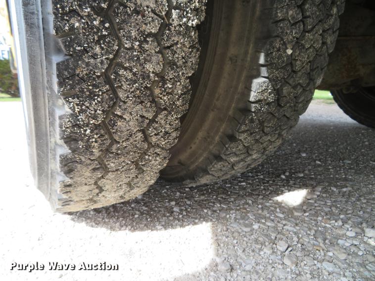 image for item DG3947 2000 Freightliner MT45 delivery truck