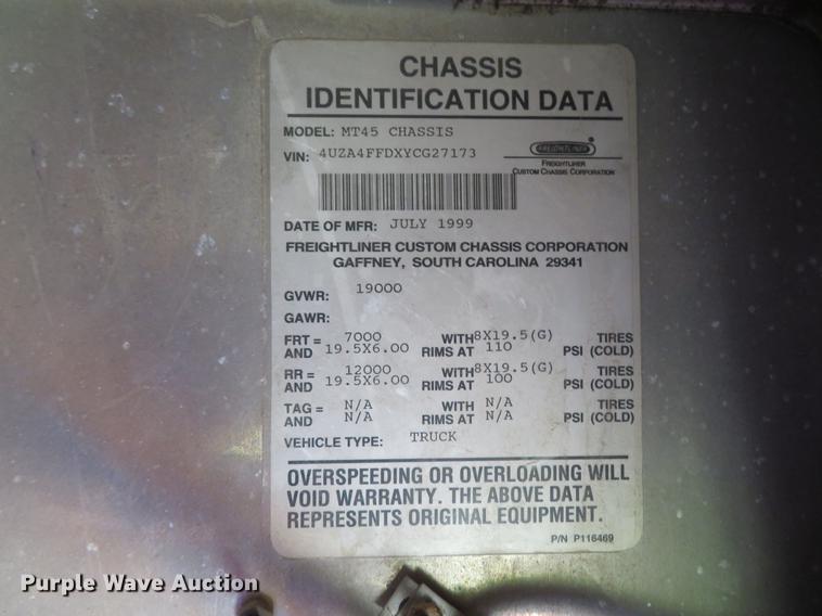 image for item DG3947 2000 Freightliner MT45 delivery truck