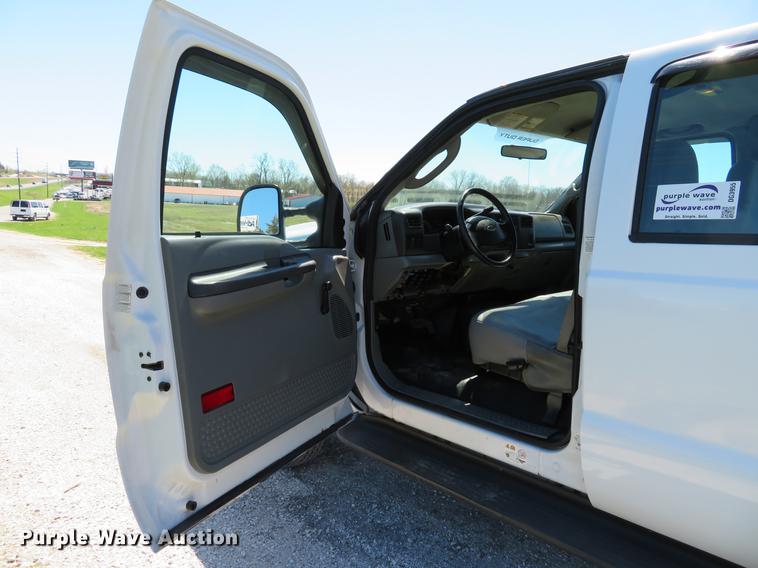 image for item DG3955 2004 Ford F450 Super Duty Crew Cab utility bed truck