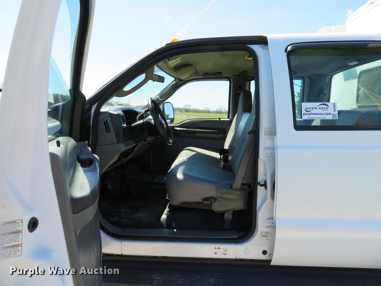 image for item DG3955 2004 Ford F450 Super Duty Crew Cab utility bed truck