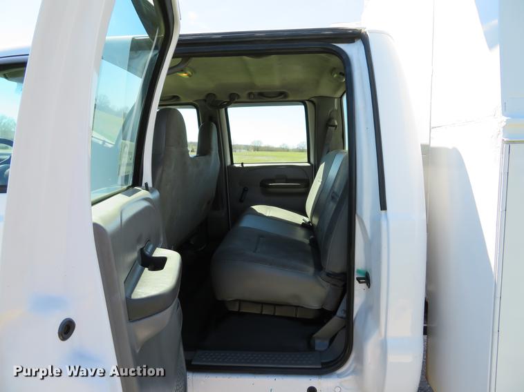 image for item DG3955 2004 Ford F450 Super Duty Crew Cab utility bed truck
