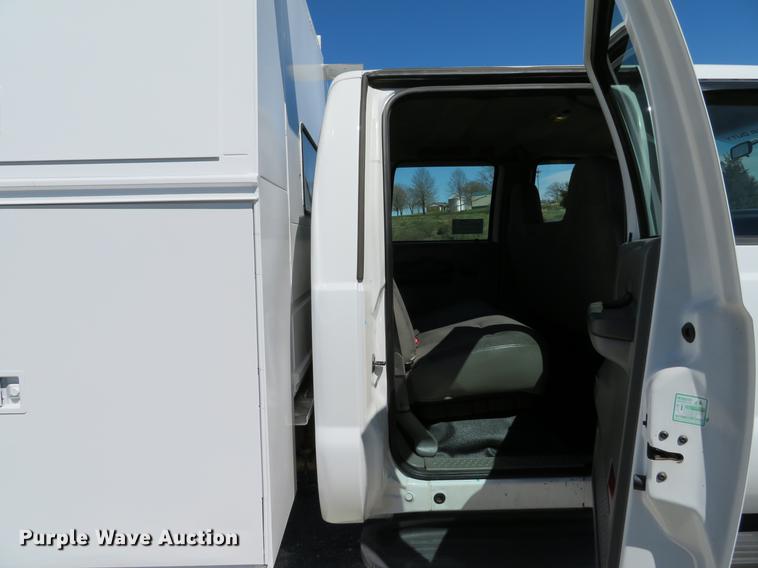 image for item DG3955 2004 Ford F450 Super Duty Crew Cab utility bed truck