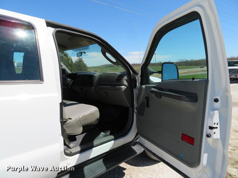 image for item DG3955 2004 Ford F450 Super Duty Crew Cab utility bed truck