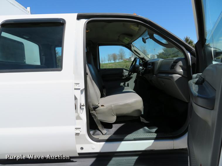 image for item DG3955 2004 Ford F450 Super Duty Crew Cab utility bed truck