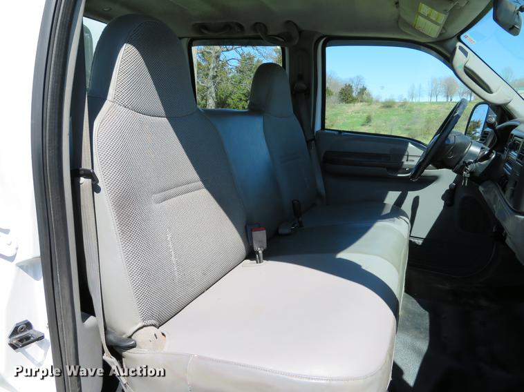 image for item DG3955 2004 Ford F450 Super Duty Crew Cab utility bed truck