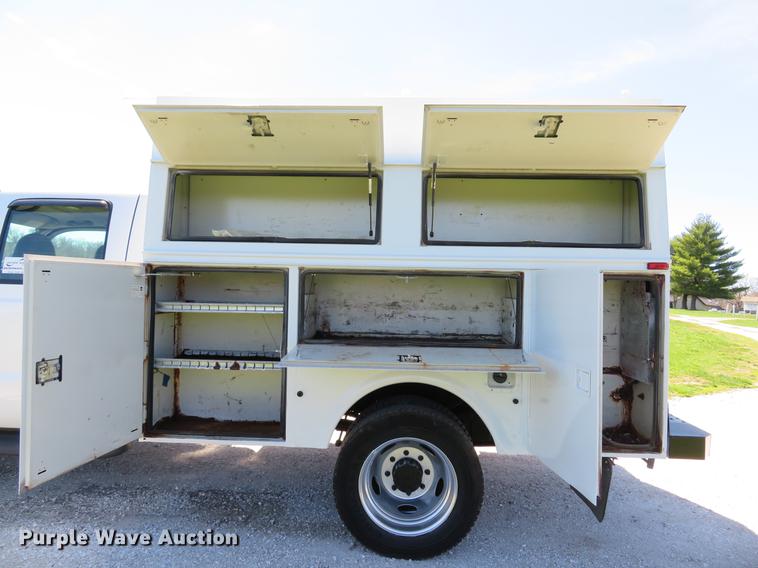 image for item DG3955 2004 Ford F450 Super Duty Crew Cab utility bed truck