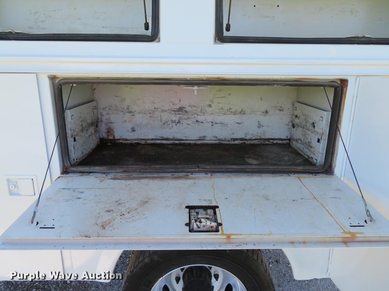 image for item DG3955 2004 Ford F450 Super Duty Crew Cab utility bed truck