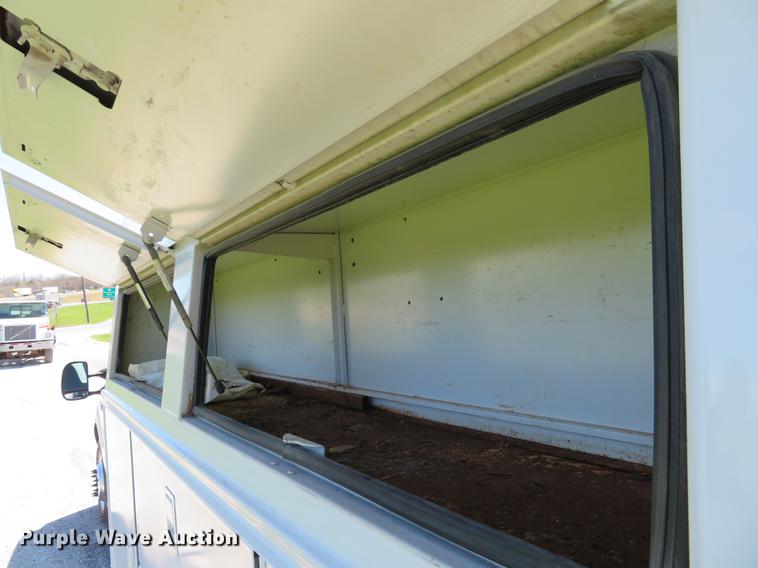 image for item DG3955 2004 Ford F450 Super Duty Crew Cab utility bed truck