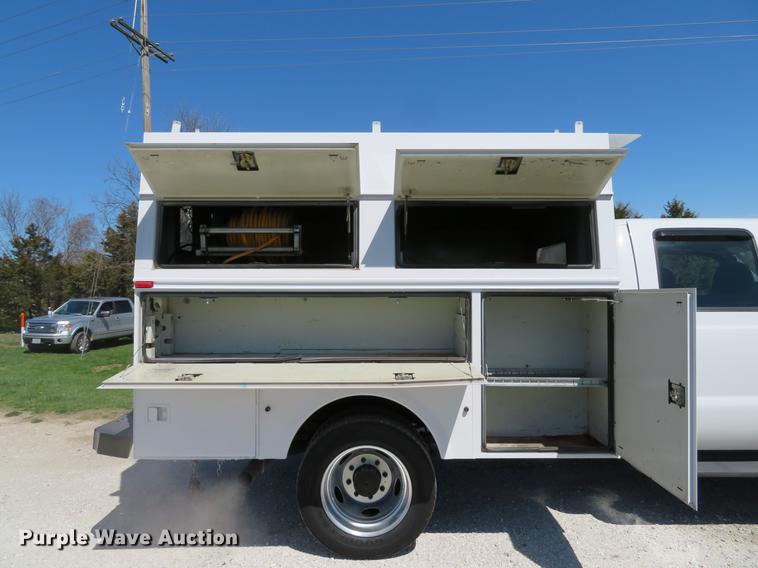 image for item DG3955 2004 Ford F450 Super Duty Crew Cab utility bed truck