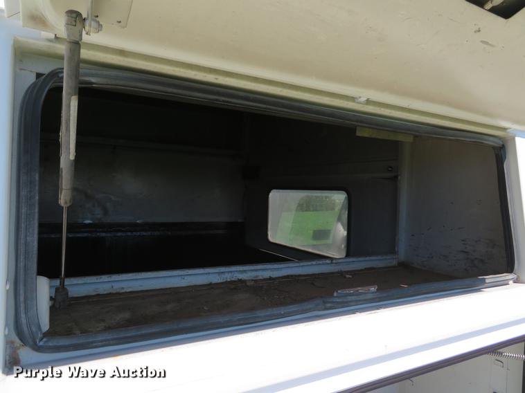 image for item DG3955 2004 Ford F450 Super Duty Crew Cab utility bed truck