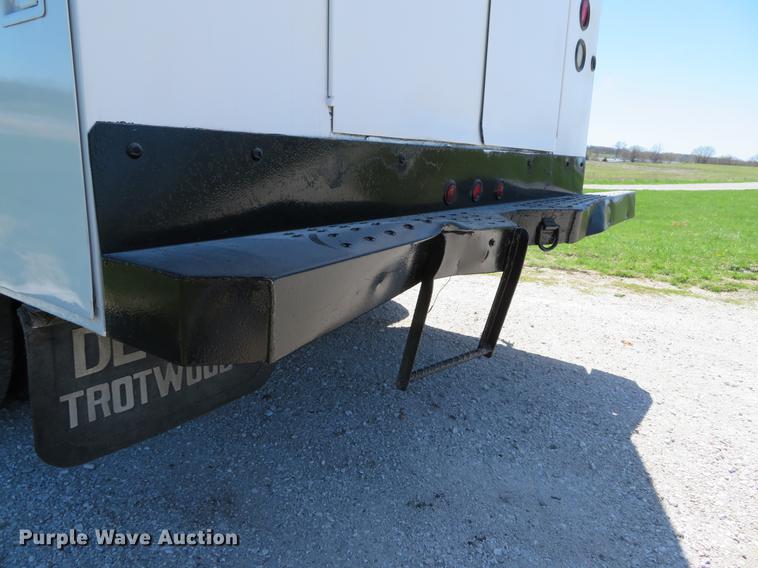 image for item DG3955 2004 Ford F450 Super Duty Crew Cab utility bed truck