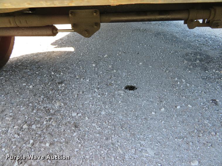 image for item DG3955 2004 Ford F450 Super Duty Crew Cab utility bed truck