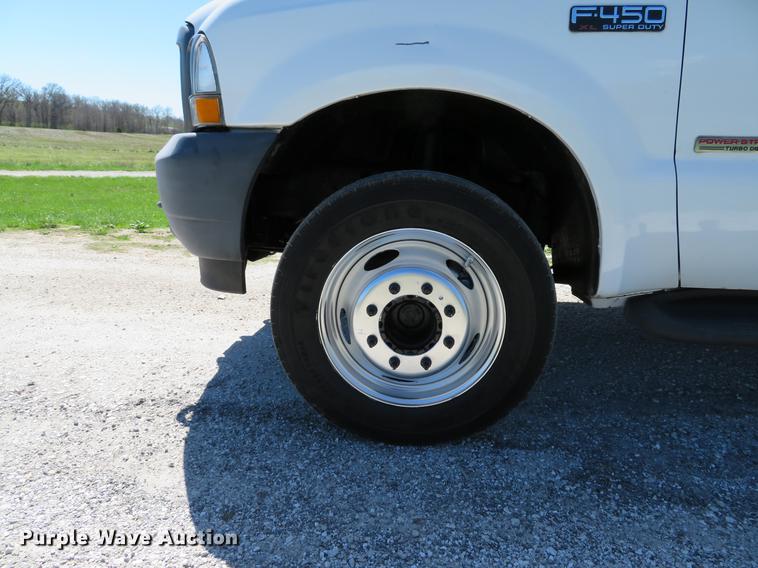 image for item DG3955 2004 Ford F450 Super Duty Crew Cab utility bed truck