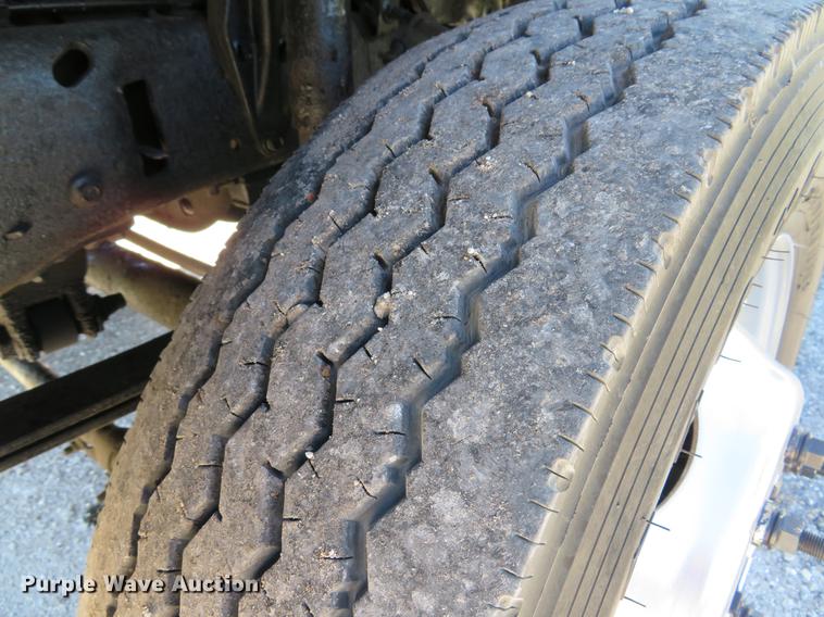 image for item DG3955 2004 Ford F450 Super Duty Crew Cab utility bed truck