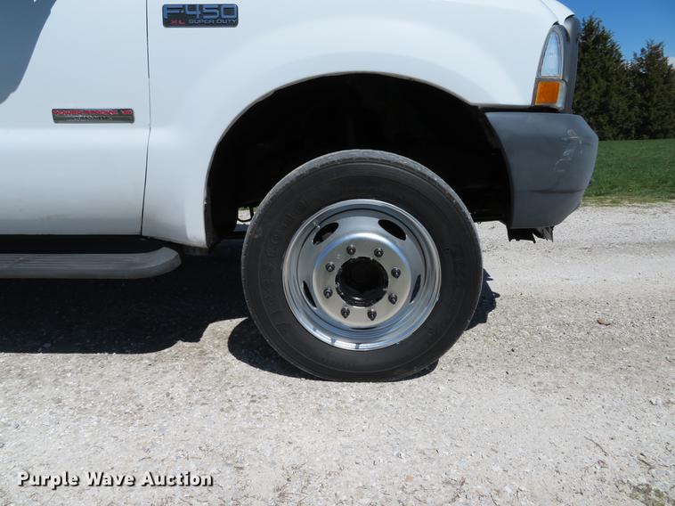 image for item DG3955 2004 Ford F450 Super Duty Crew Cab utility bed truck