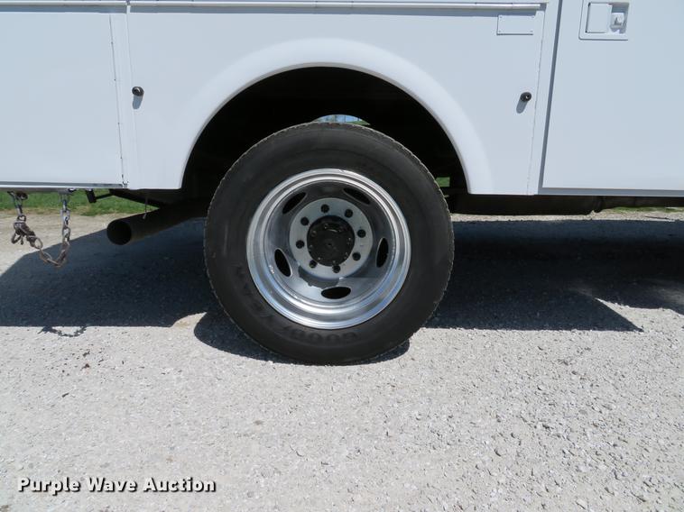 image for item DG3955 2004 Ford F450 Super Duty Crew Cab utility bed truck