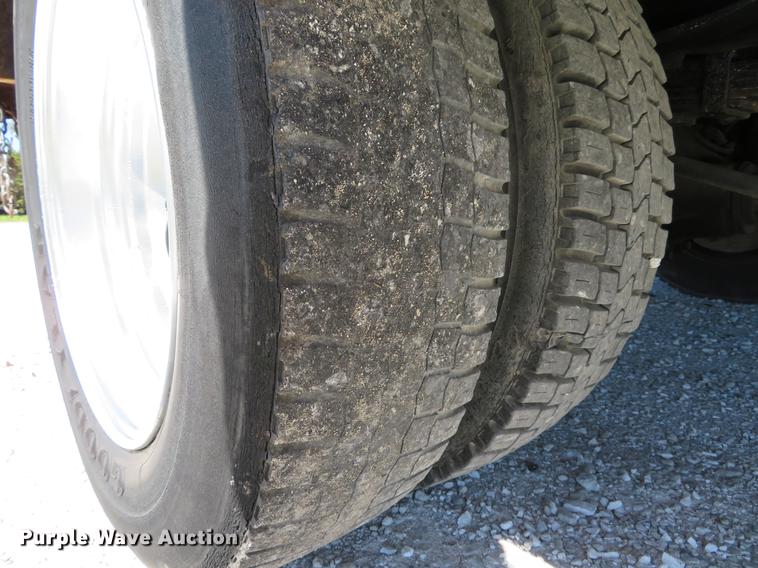 image for item DG3955 2004 Ford F450 Super Duty Crew Cab utility bed truck