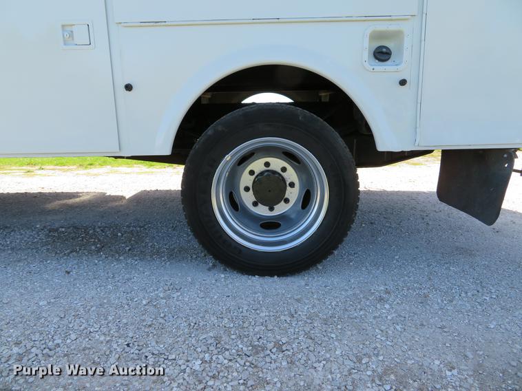 image for item DG3955 2004 Ford F450 Super Duty Crew Cab utility bed truck