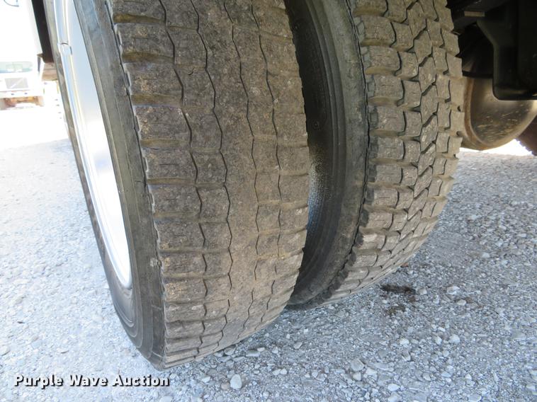 image for item DG3955 2004 Ford F450 Super Duty Crew Cab utility bed truck