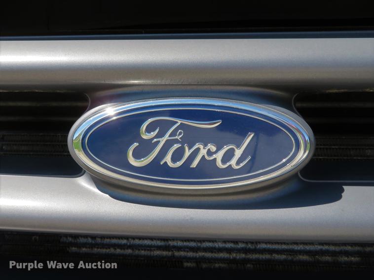 image for item DG3955 2004 Ford F450 Super Duty Crew Cab utility bed truck