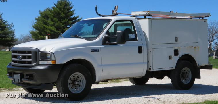 image for item DG3956 2003 Ford F250  Super Duty XL utility bed pickup truck