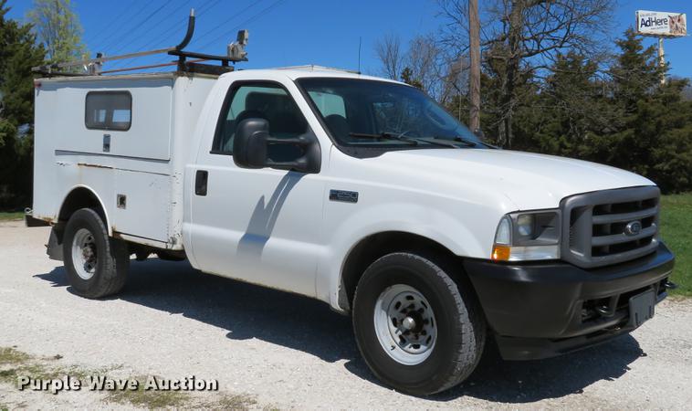 image for item DG3956 2003 Ford F250  Super Duty XL utility bed pickup truck