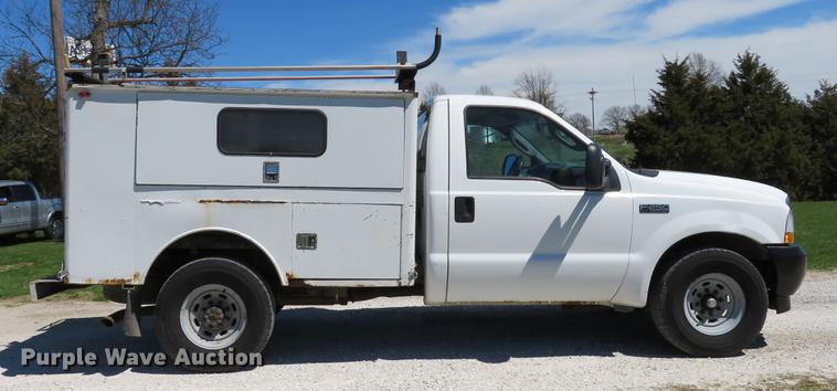 image for item DG3956 2003 Ford F250  Super Duty XL utility bed pickup truck