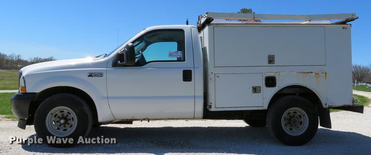 image for item DG3956 2003 Ford F250  Super Duty XL utility bed pickup truck