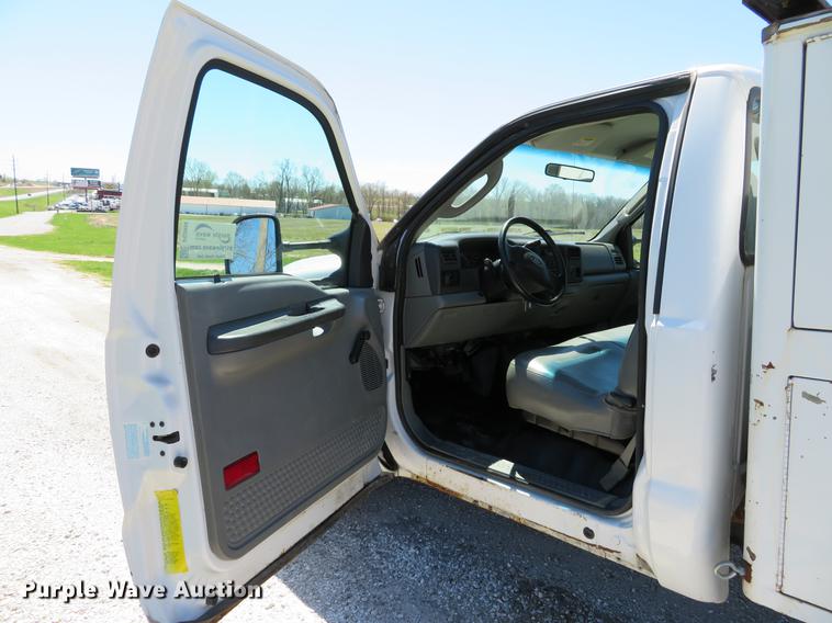 image for item DG3956 2003 Ford F250  Super Duty XL utility bed pickup truck