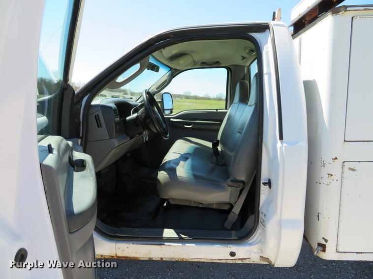 image for item DG3956 2003 Ford F250  Super Duty XL utility bed pickup truck