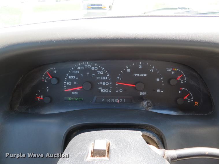 image for item DG3956 2003 Ford F250  Super Duty XL utility bed pickup truck