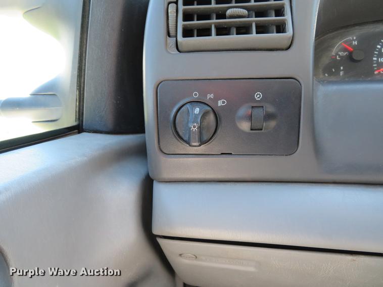 image for item DG3956 2003 Ford F250  Super Duty XL utility bed pickup truck