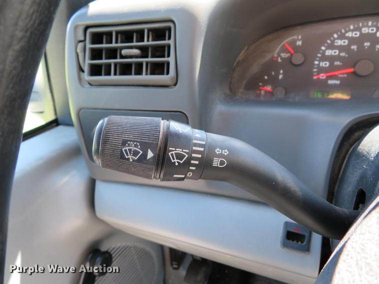 image for item DG3956 2003 Ford F250  Super Duty XL utility bed pickup truck